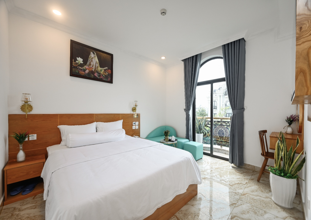 Deluxe Room 02