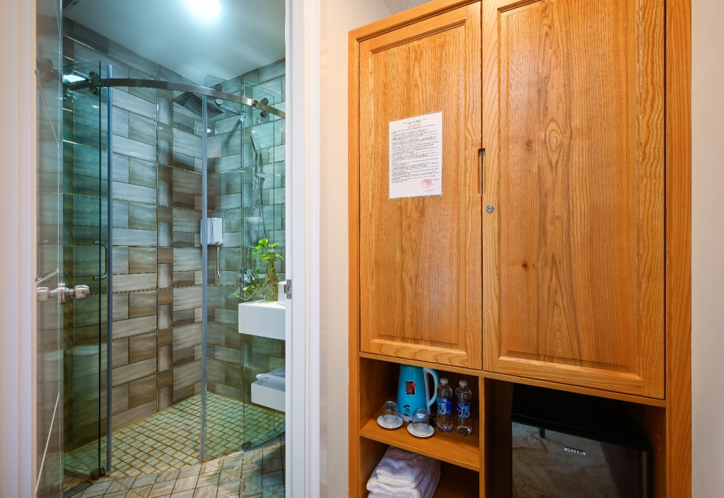 Deluxe Room 02