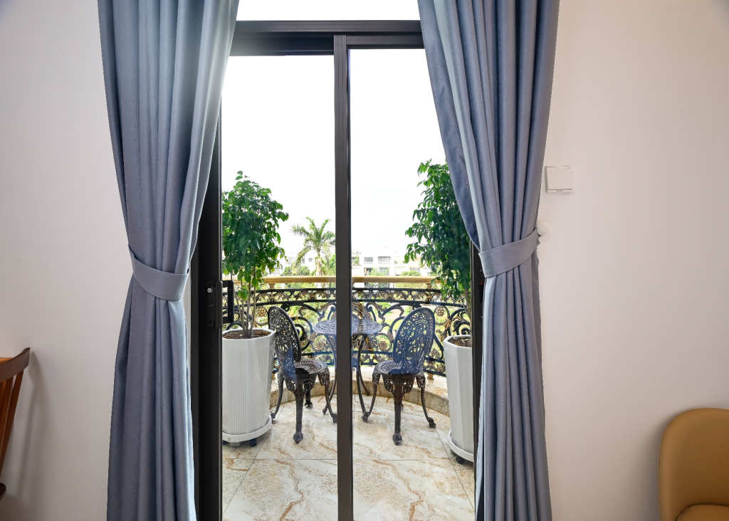 Deluxe Room 03